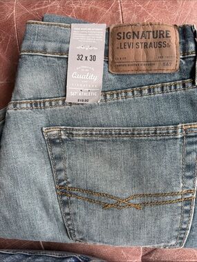 NEW Signature by Levi Strauss 567 "Athletic Fit" Jeans 30x32